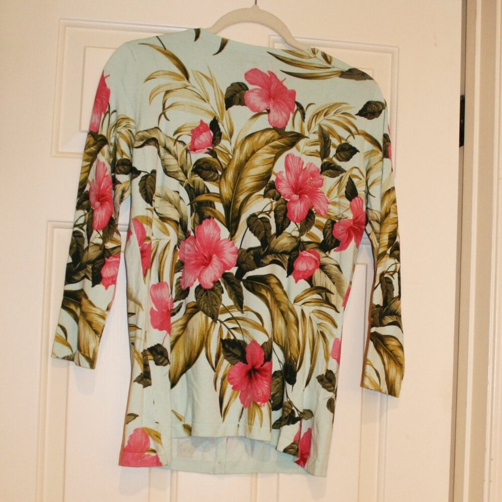 TOMMY BAHAMA Silk Cardigan sweater Pink Hibiscus on Blue background, 3/4 sleeves - Picture 2 of 4